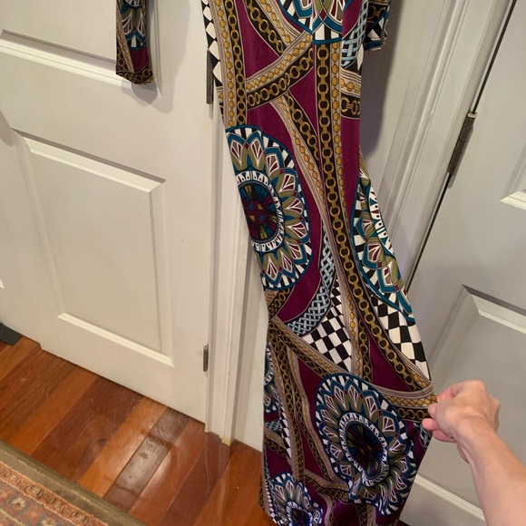 Gorgeous body skimming summer dress - Picture 2 of 5